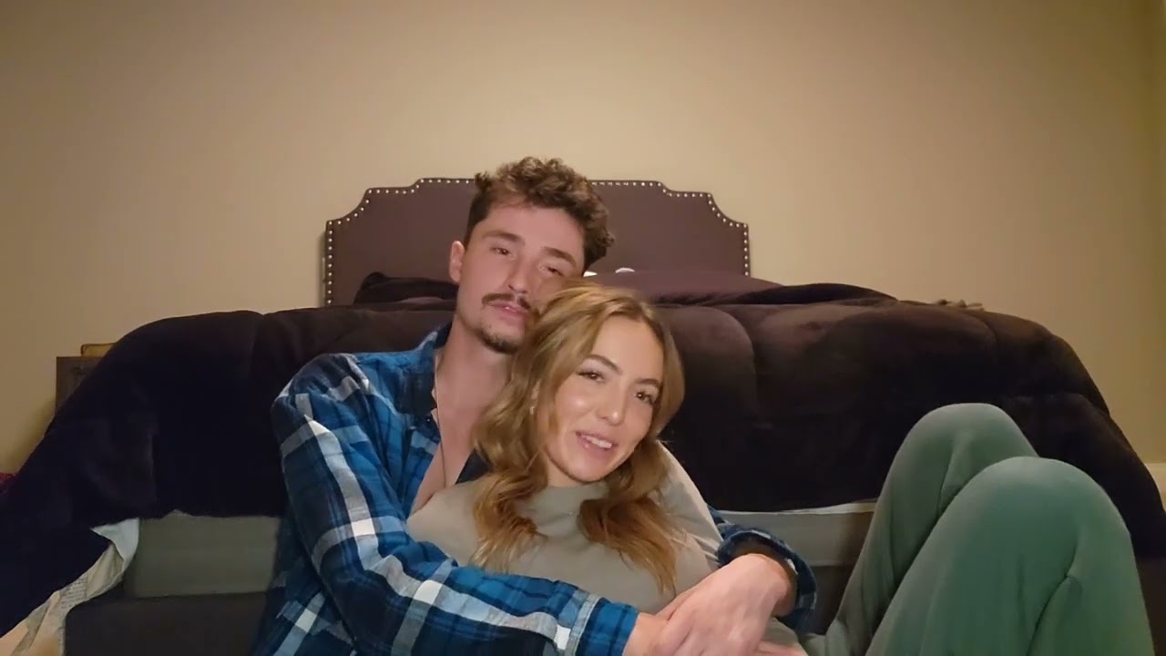 Aricool Getting Comfy with Brie