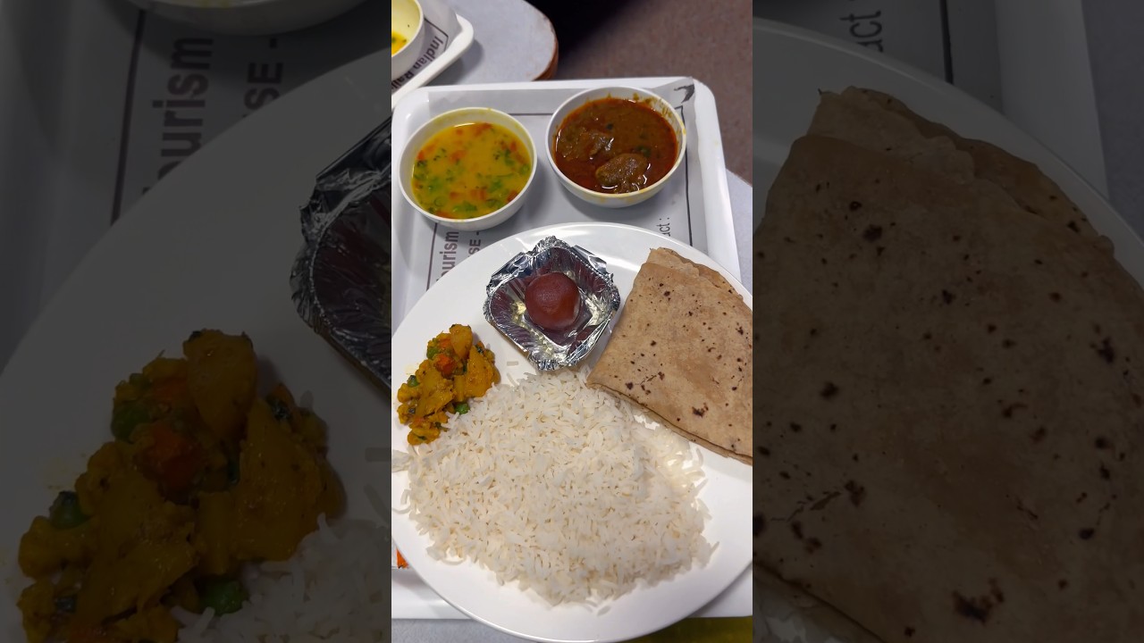 1st AC Dinner Service 🍛 | Duranto Express | #irctc #indianrailways #food #shorts #youtubeshorts