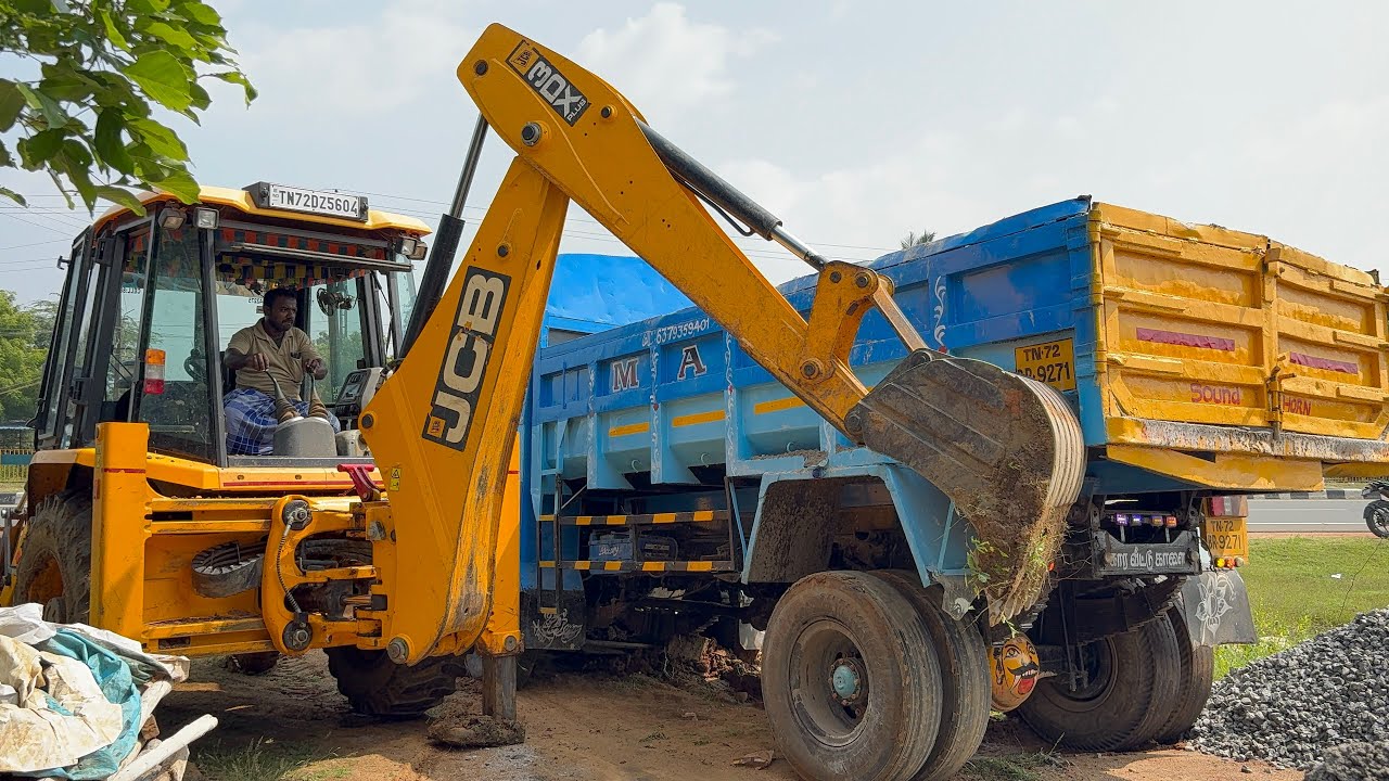 Powerful JCB 3DX Recovery Operation | Backhoe Loader Rescuing Heavy Tipper Truck on Highway Live