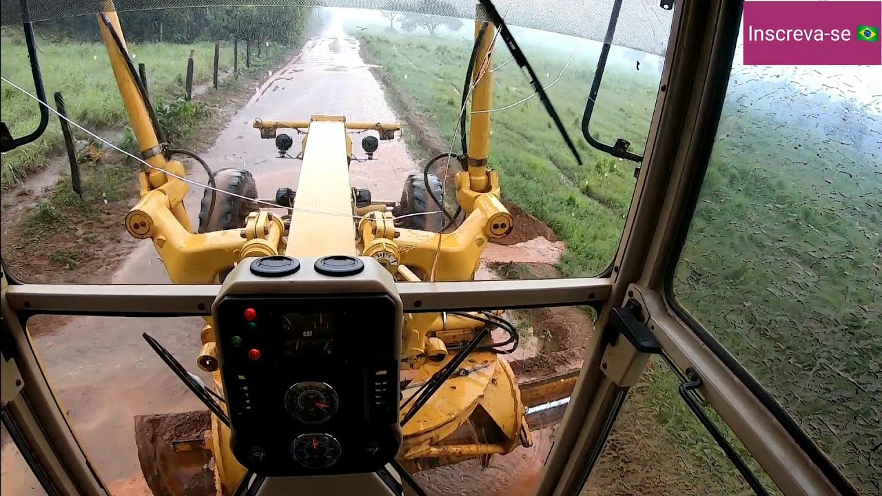 Deslocamento na chuva! Motoniveladora patrola Caterpillar 120K/ Grader niveleuse motoconformadora