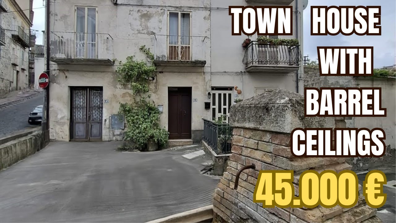 Three-bedroom town house with barrel ceilings, cellar and garage. Gissi, Abruzzo.