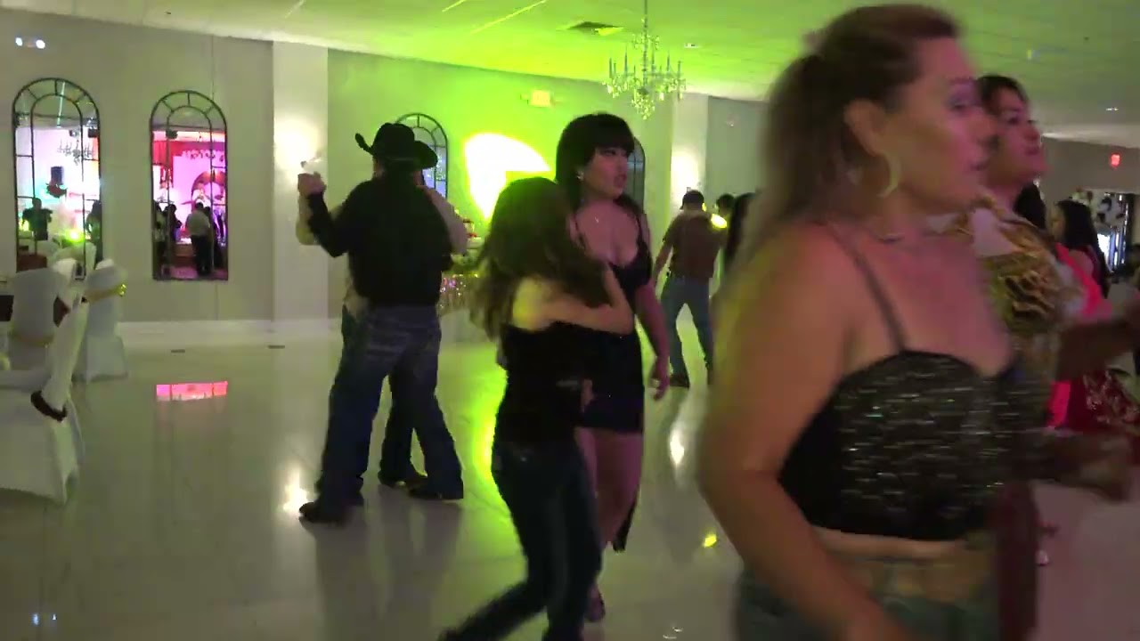 Quinceañera de la señorita  Bella en Charlotte NC Banda Inalcanzable de Mazatlan S y Sonido Aventura