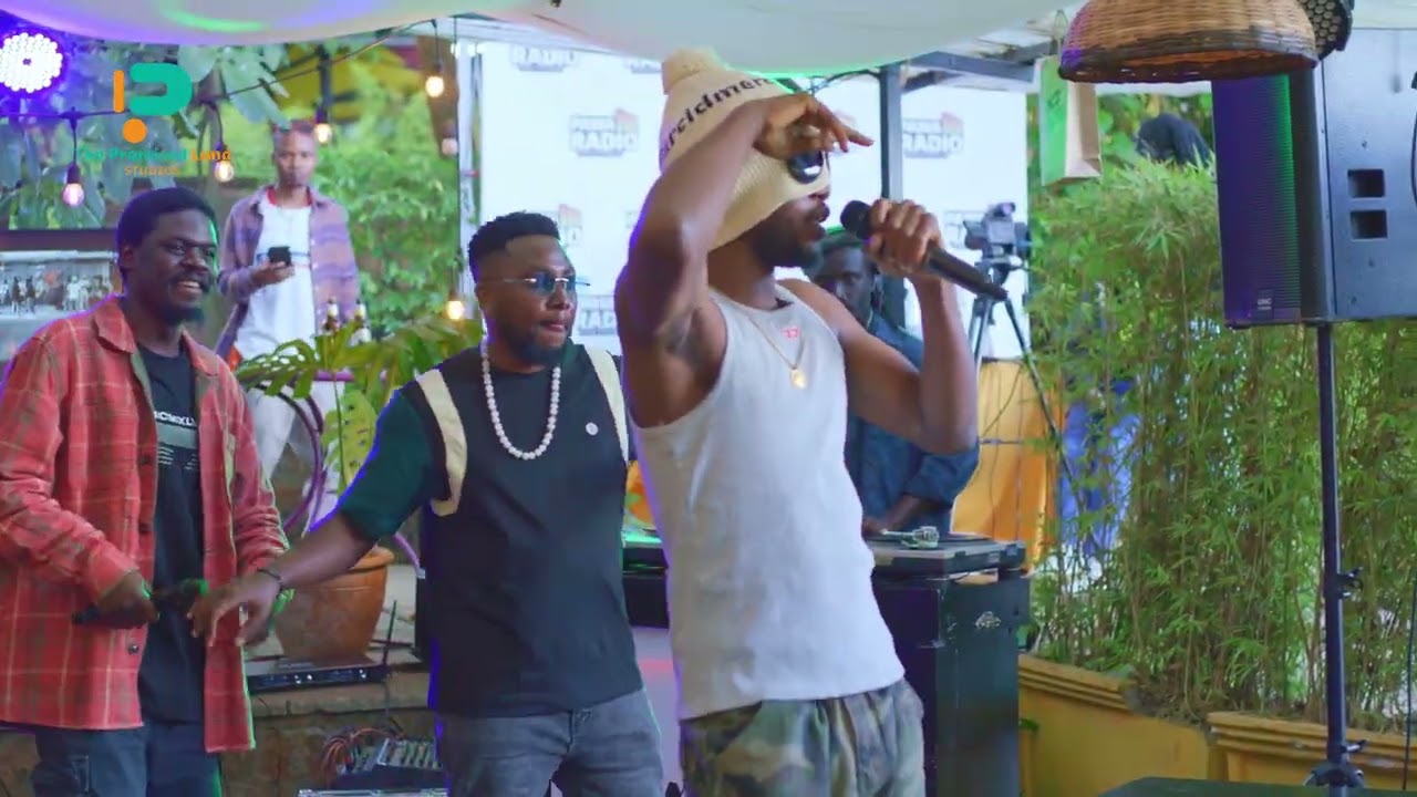 SEE HOW A NIGERIAN RAPPER ROCKED IN KICKZ AND BARZ