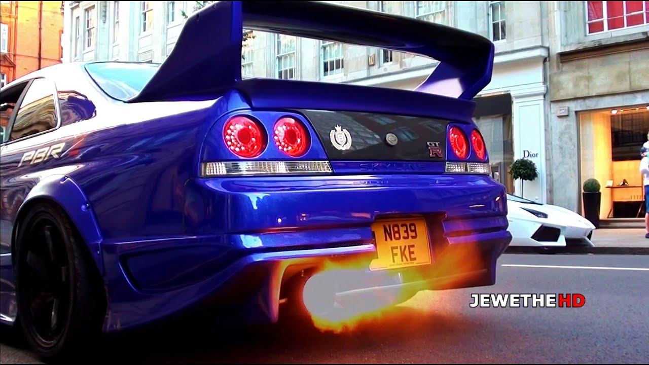 MODIFIED Nissan Skyline R33 GT-R REVS, Shooting FLAMES & More in London!!
