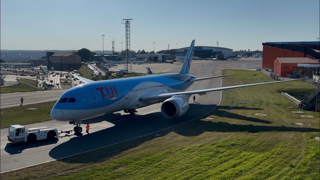 RARE TUI Boeing 787-8 Dreamliner G-TUIB CLOSE UP Startup, Taxi & Departure at London Luton | 9/5/25