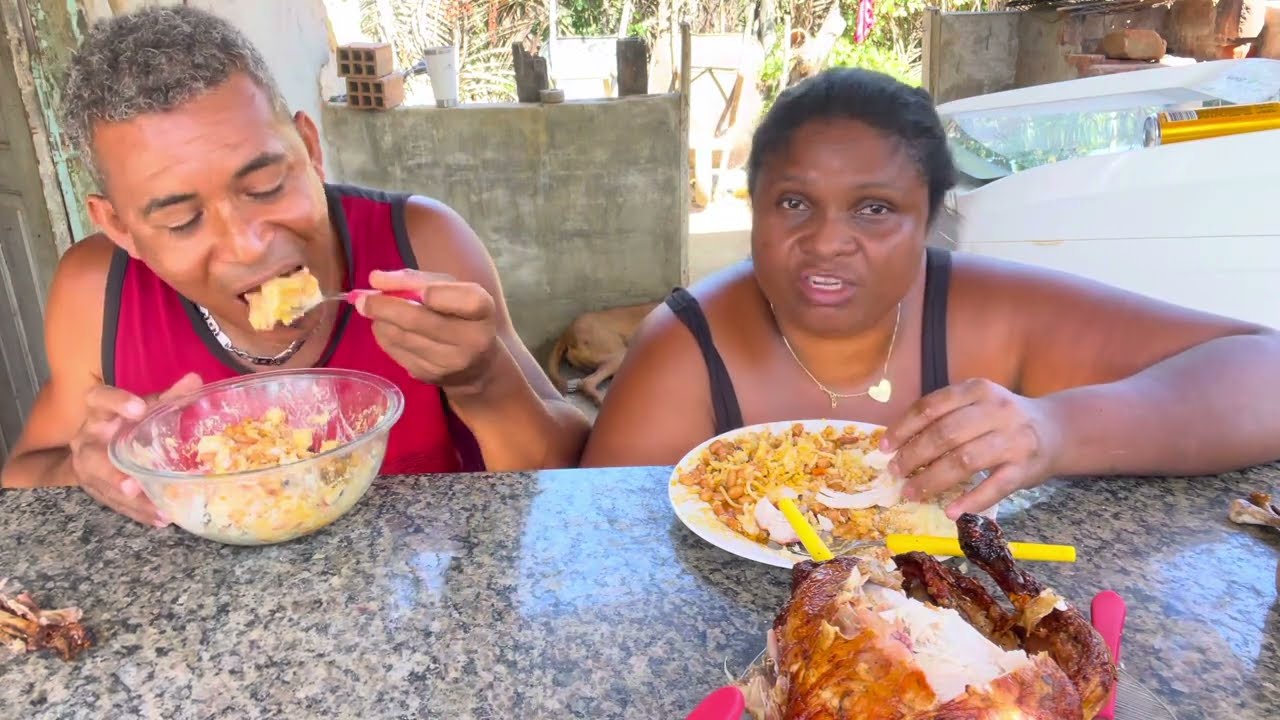 NOSSO ALMOÇO DE ANO NOVO FRANGO ASSADO FAROFA MAIONESE ARROZ MACARRÃO
