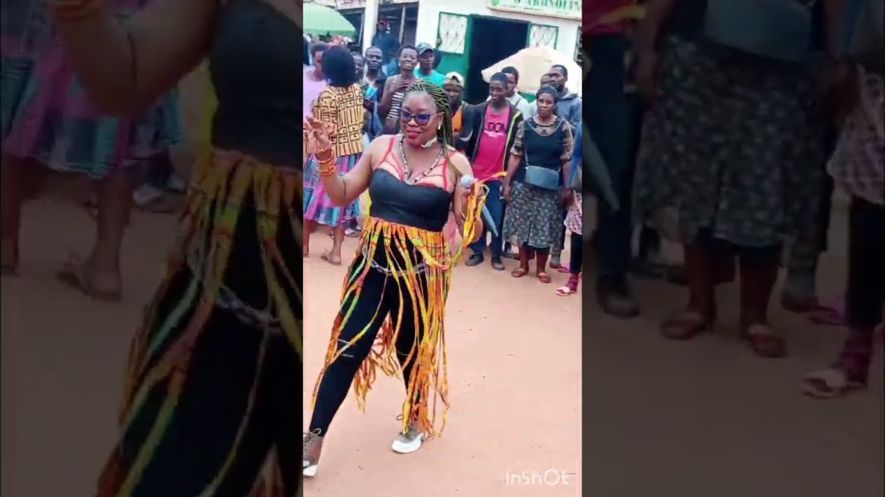 ASTRID URSULA À LA FÊTE DE LA MUSIQUE  À AKONOLINGA ÉDITION  2024 .ACCOMPAGNÉE PAR LA CRTV FM 94
