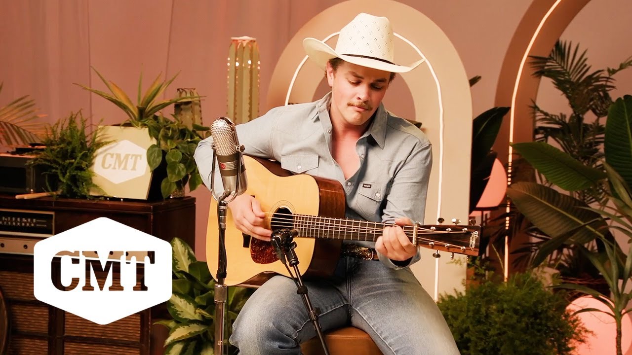 Zach Top Performs 