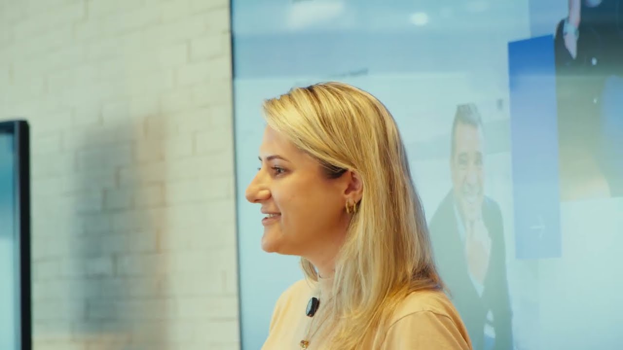 Macroex, referência em pessoas e cultura.