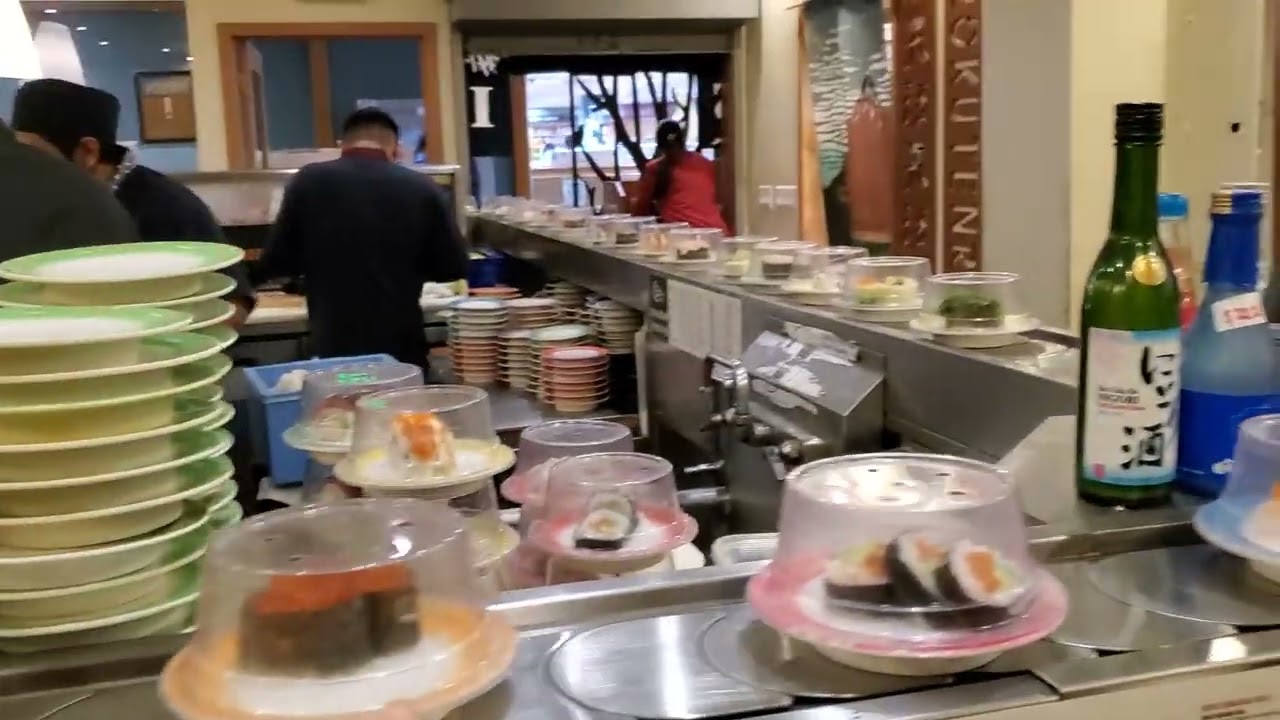 at conveyor belt sushi restaurant in Sanfrancisco. Tenroku🍣🍤🍙🍥🍱