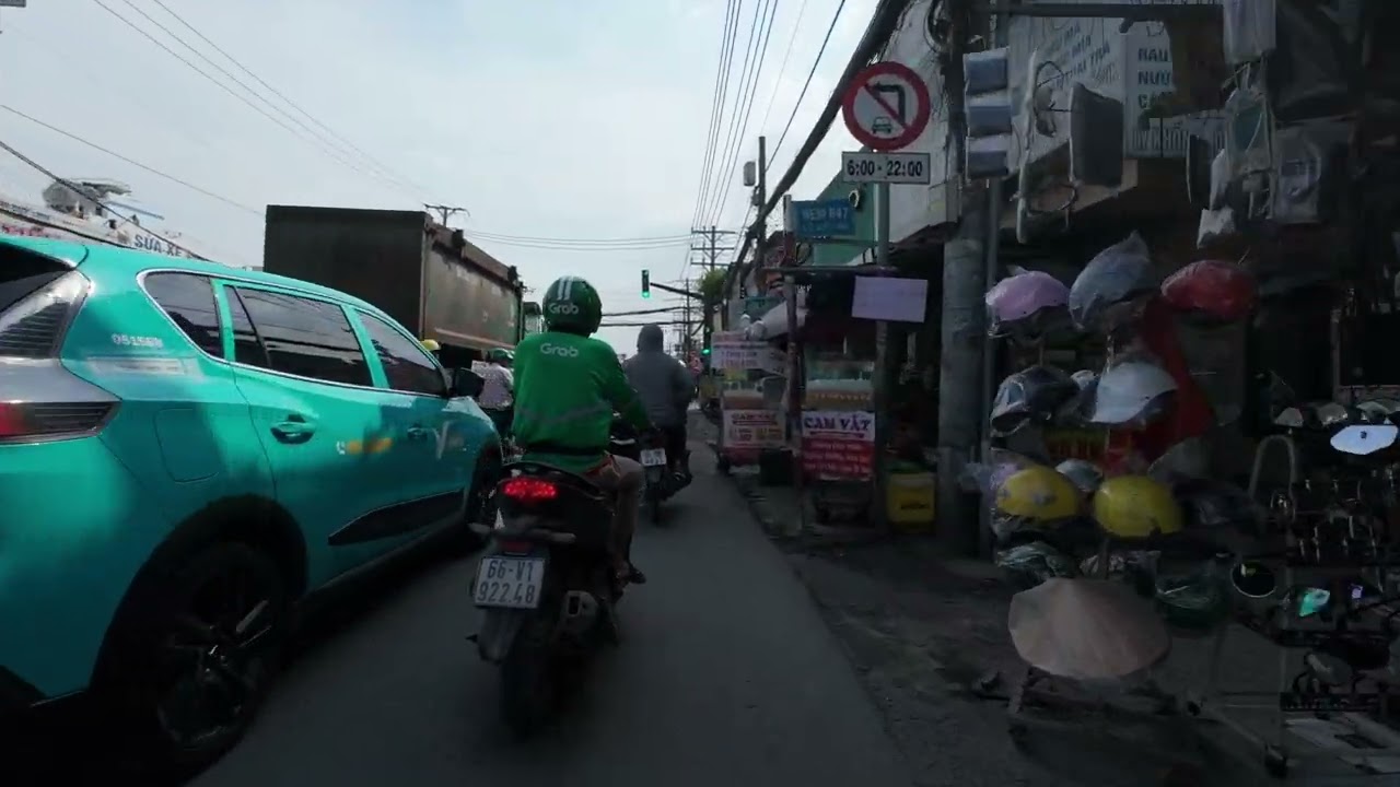 Lang Thang Nắng Trưa Sài Gòn