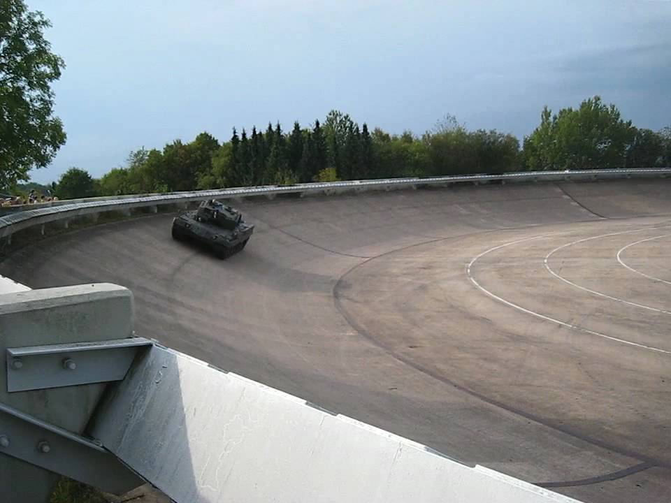 Leopard Panzer in Steilwand WTD41 2009