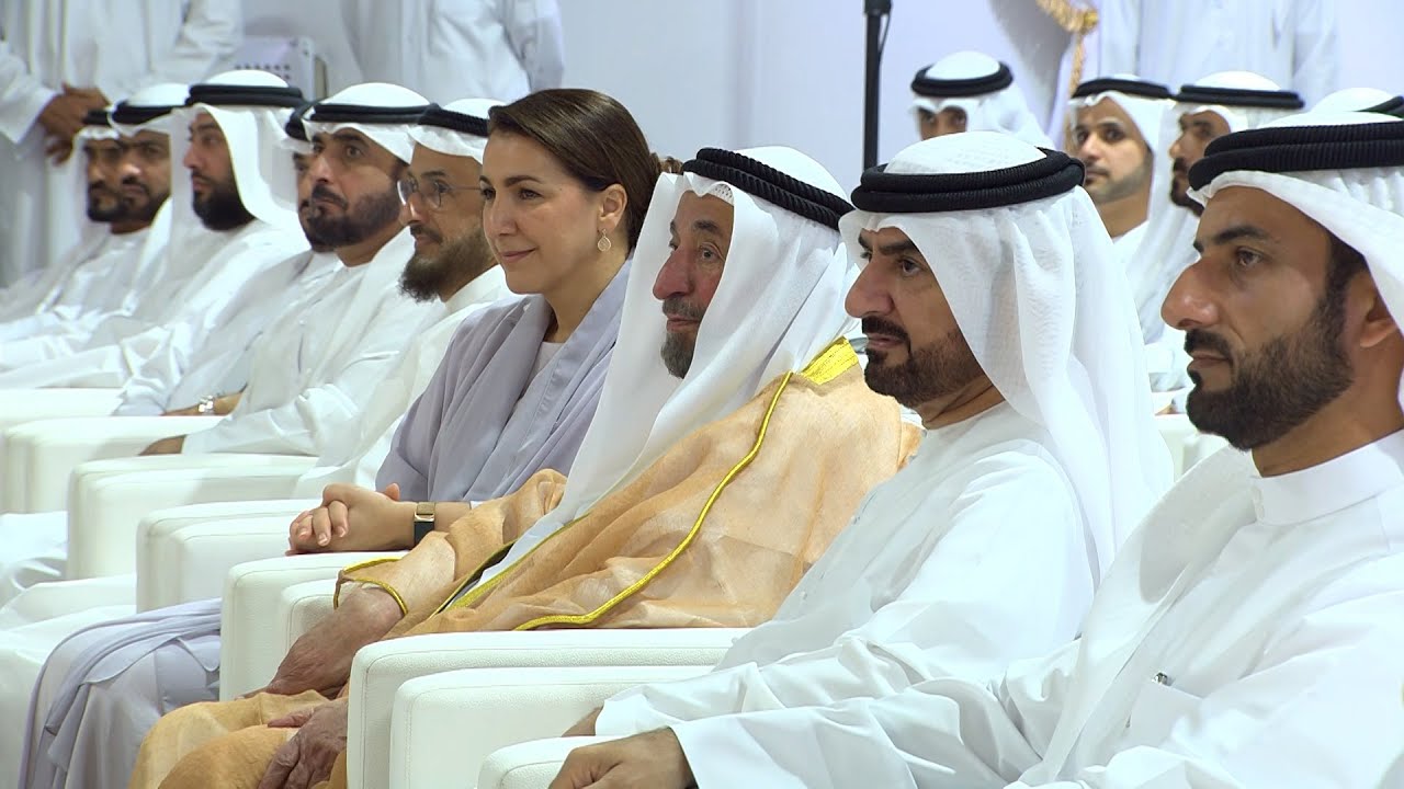 حاكم الشارقة يشهد حصاد المرحلة الـ 1 لمزرعة القمح سبع سنابل بمليحة