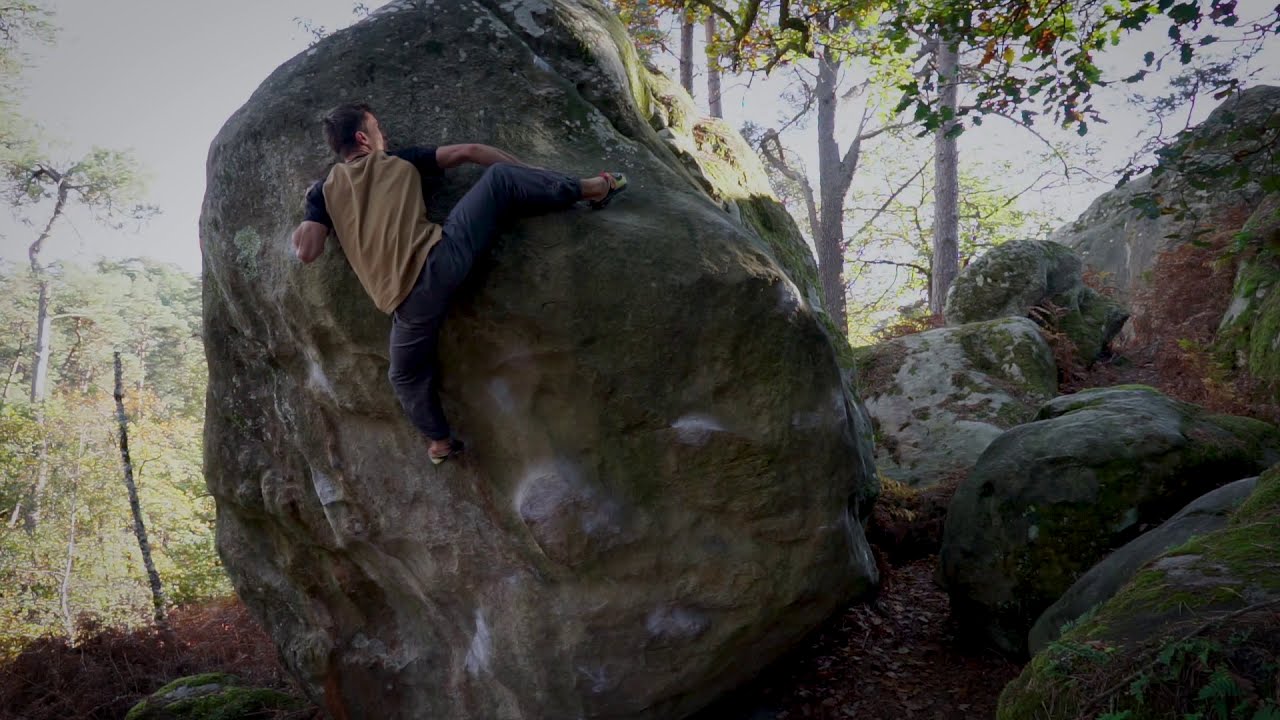 Gecko (assis), 8b+. Fontainebleau