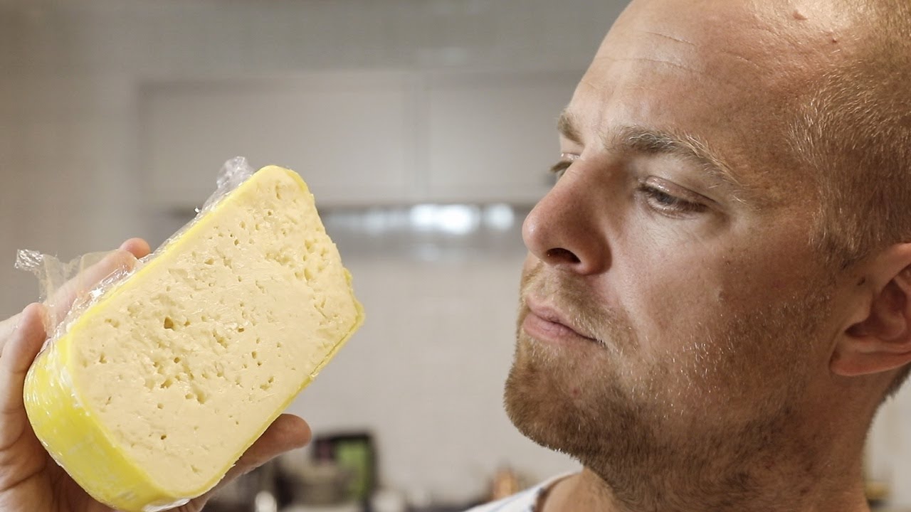 Testar ett år för gammal ost - Klarade den sig? Klarar JAG mig?