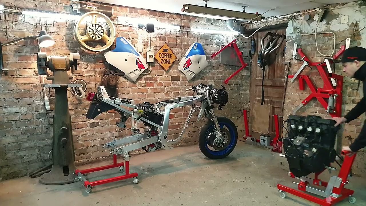 GSXR 1100 Suzuki Mounting engine trolley