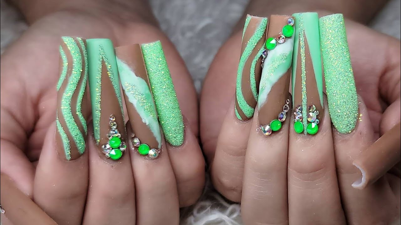 Nails XXXTRA Long! Uñas EXXXTRA Largas!