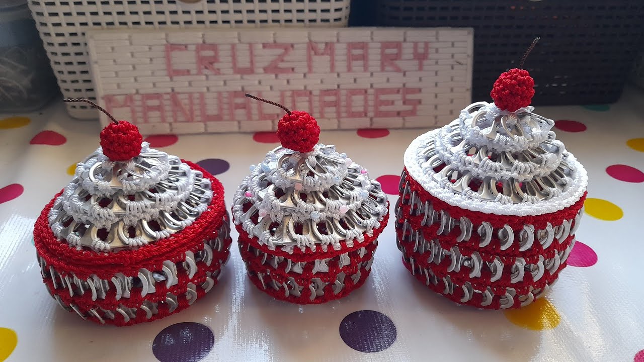 Alajero  🧁cup cake 🧁 tejido a crochet y fichas de lata