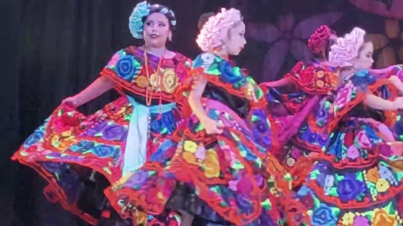 Chiapas - compañía folklórica viva la danza clausura 