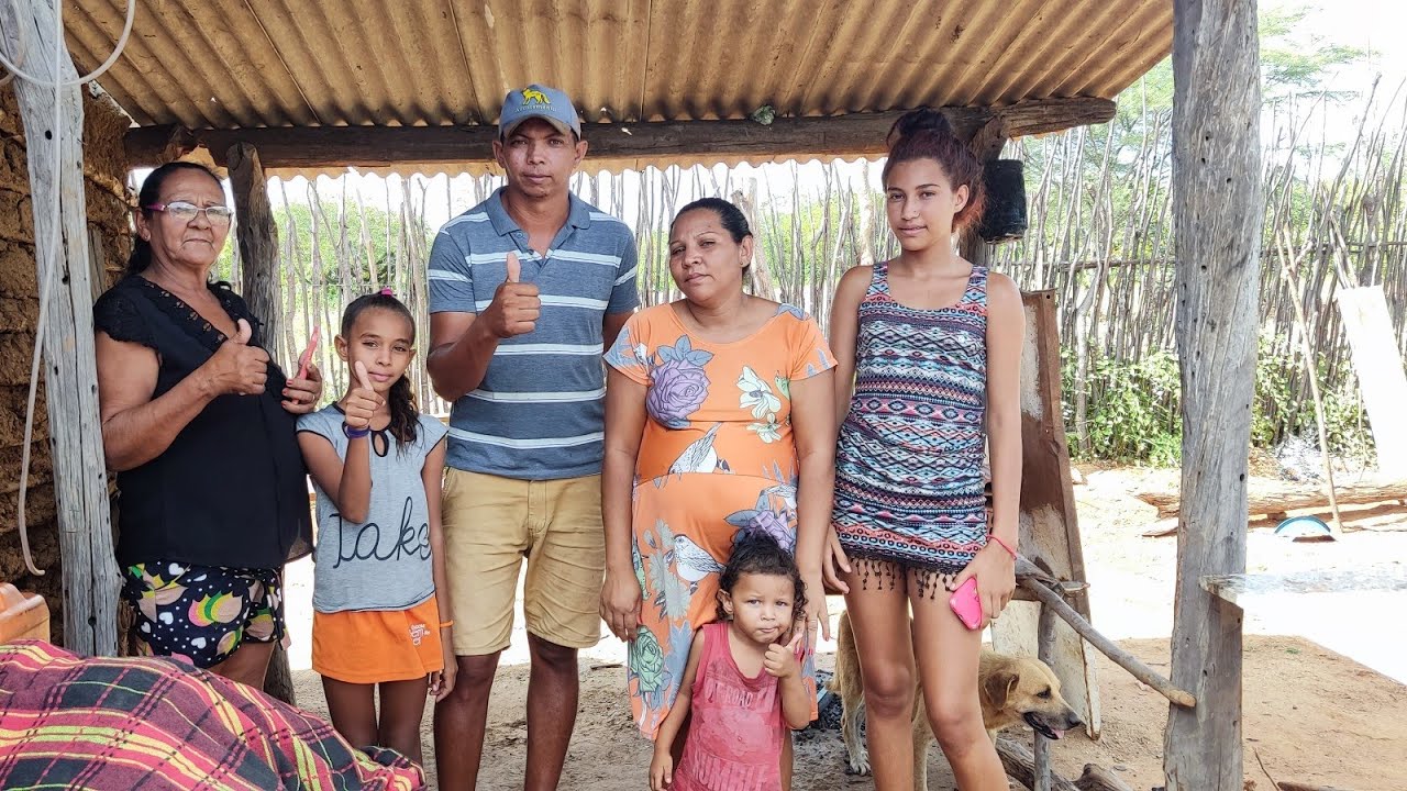 o almoço hoje foi feijoada aqui na casinha de taipa no sertão nordestino verdejante PE