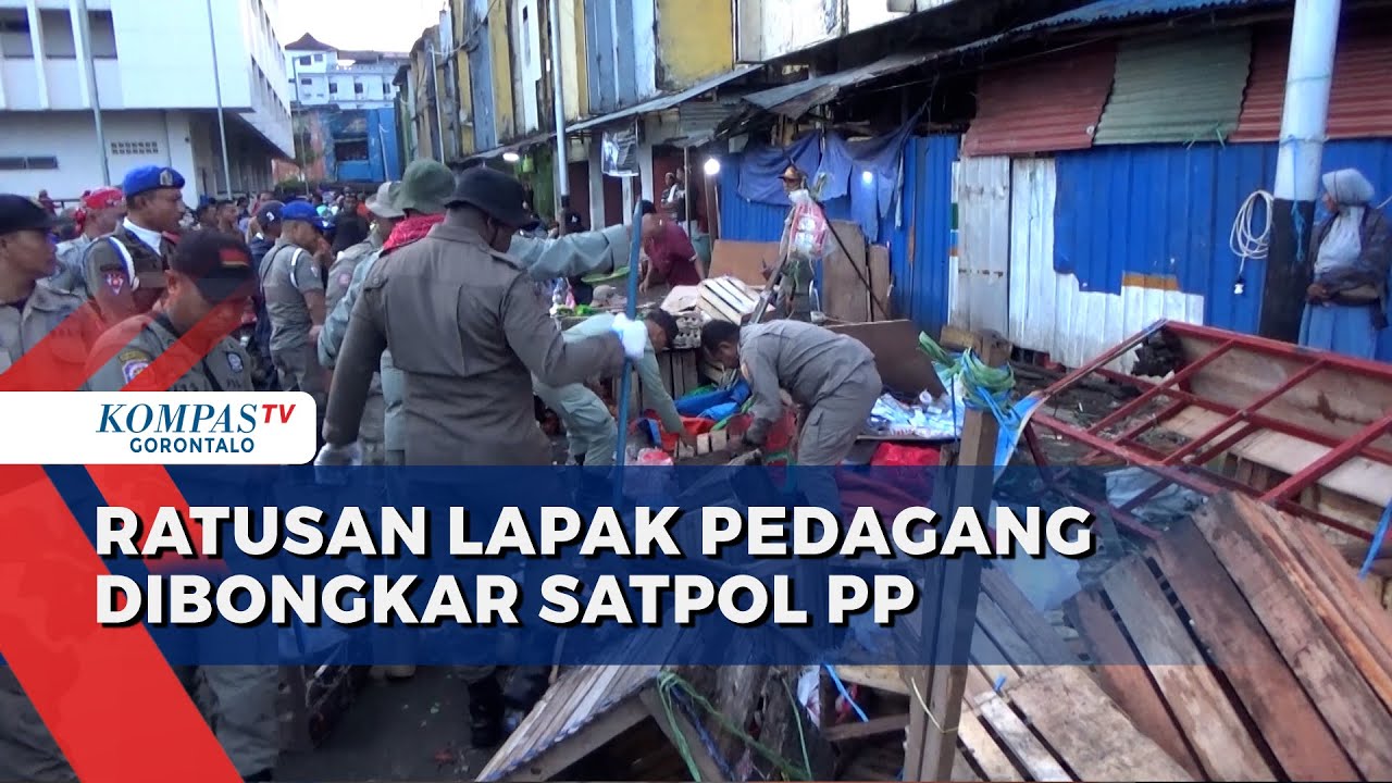 Ratusan Lapak Pedagang di Pasar Mardika Ambon Dibongkar Satpol PP