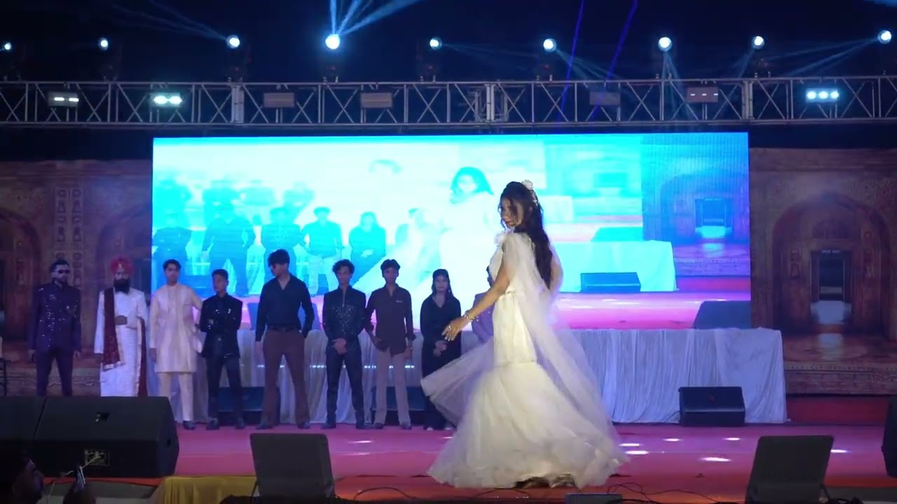 Ramp walk 🤍🙈