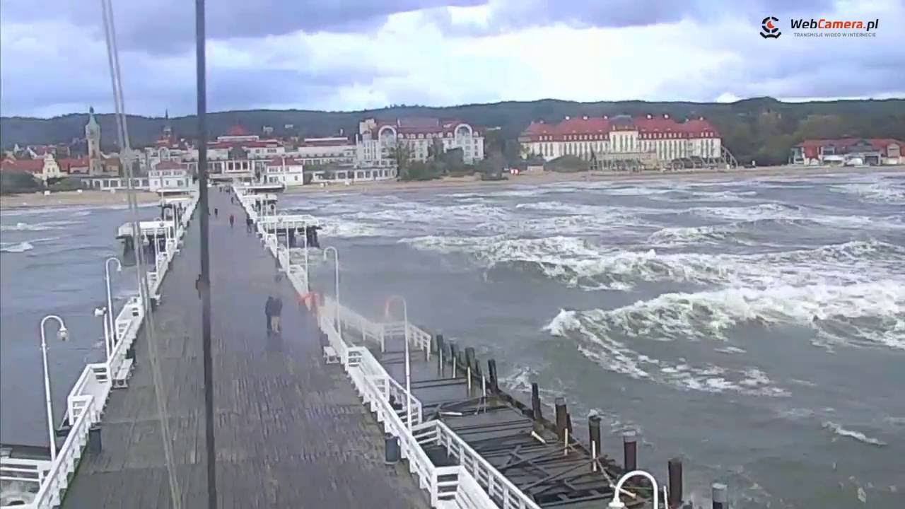 Sztorm niszczy molo w Sopocie. Zobacz na WebCamera.pl