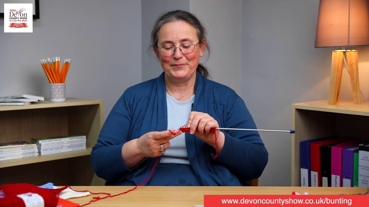How to create knitted bunting