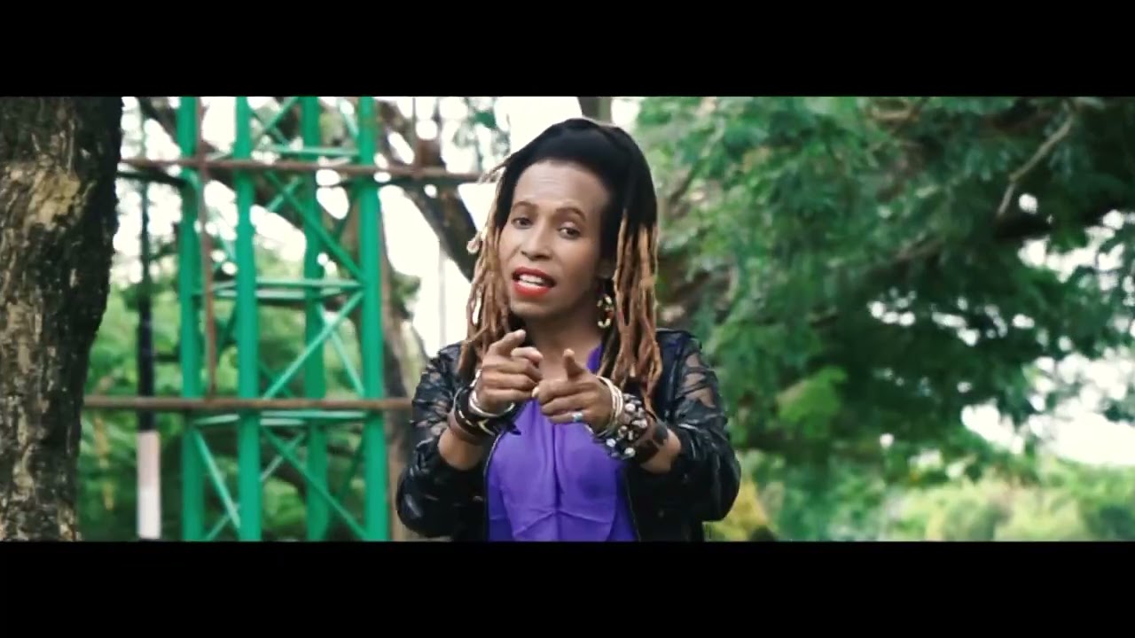 Ocha Sentuf ft EMooZ Ko_MANUSIA JADI JADIAN (OFFICIAL MV)