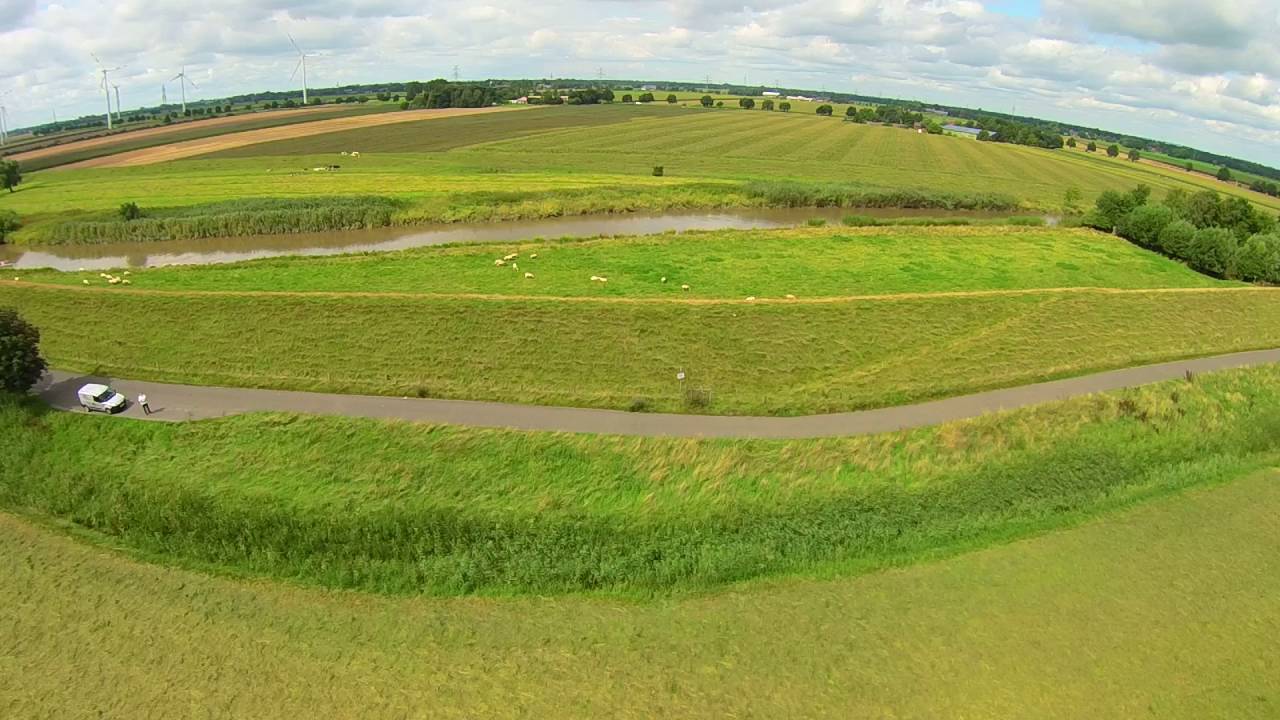 Rundflug &uuml;ber Seester am Deich n&auml;he Ruderclub