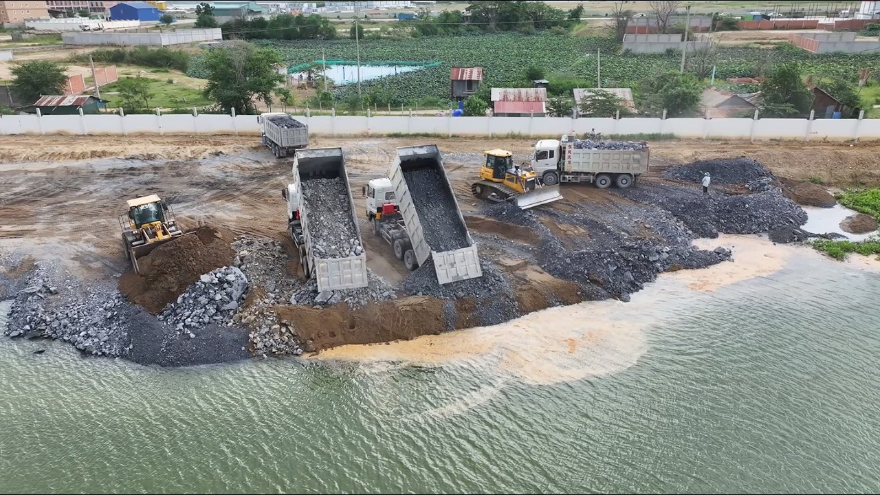 Wonderful Bulldozer SHANTUI Push Rock Into Water,Dump Truck 25Ton Unloading Rock Filling Lake