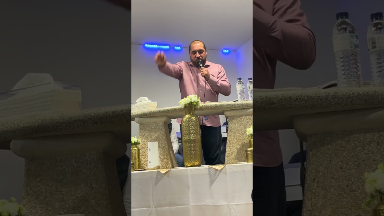 Pastor Sidney pregando na igreja Filadélfia de aldoar