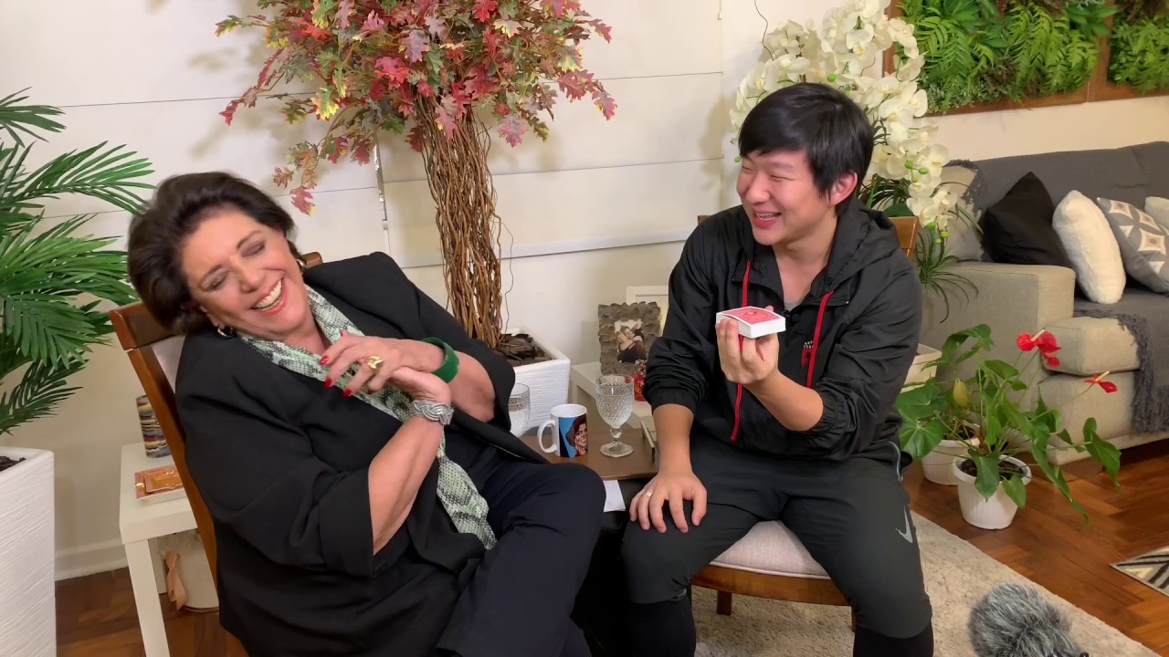 Pyong Lee faz mágicas no canal Leda Nagle