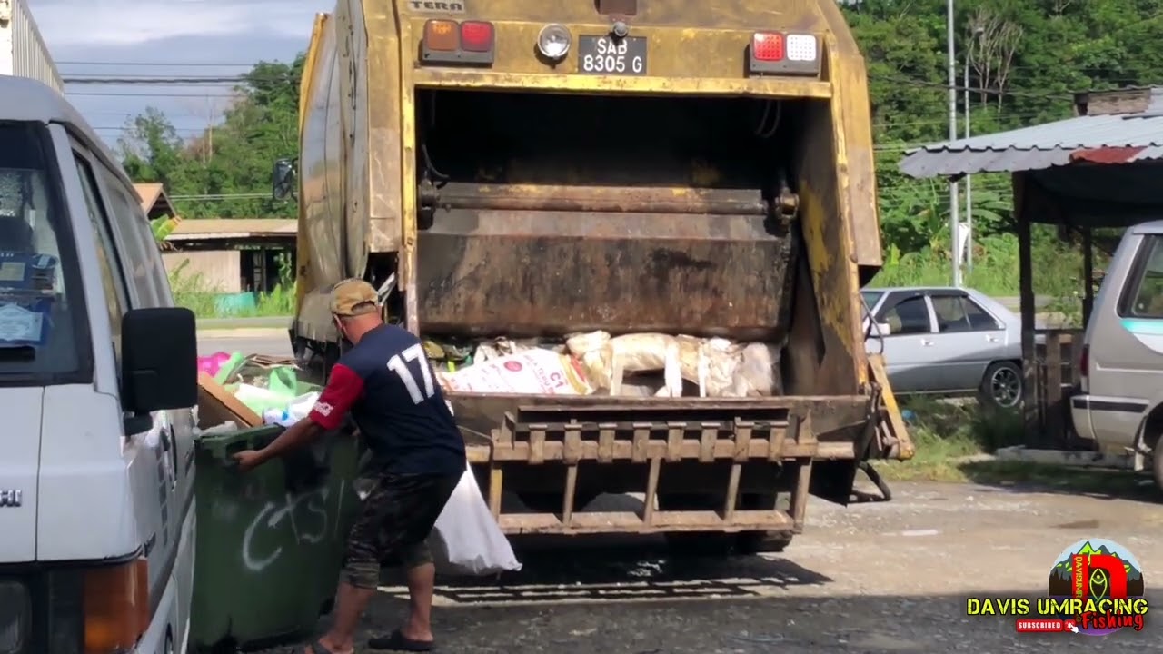 GARBAGE TRUCK IN ACTION MALAYSIA