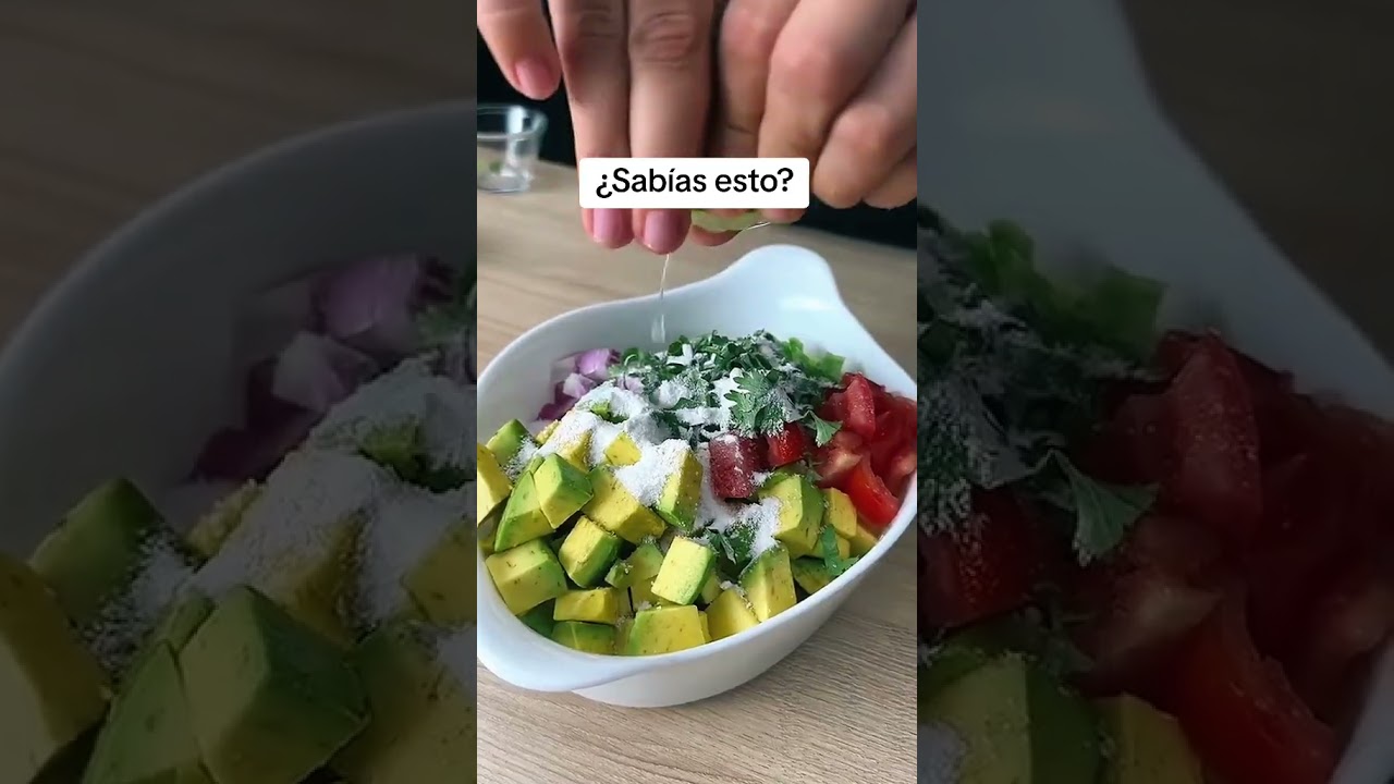 Ensalada saludable con aguacate