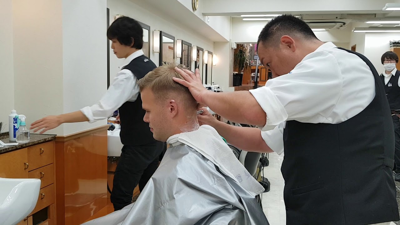 Matt Damon goes to Japan for a haircut