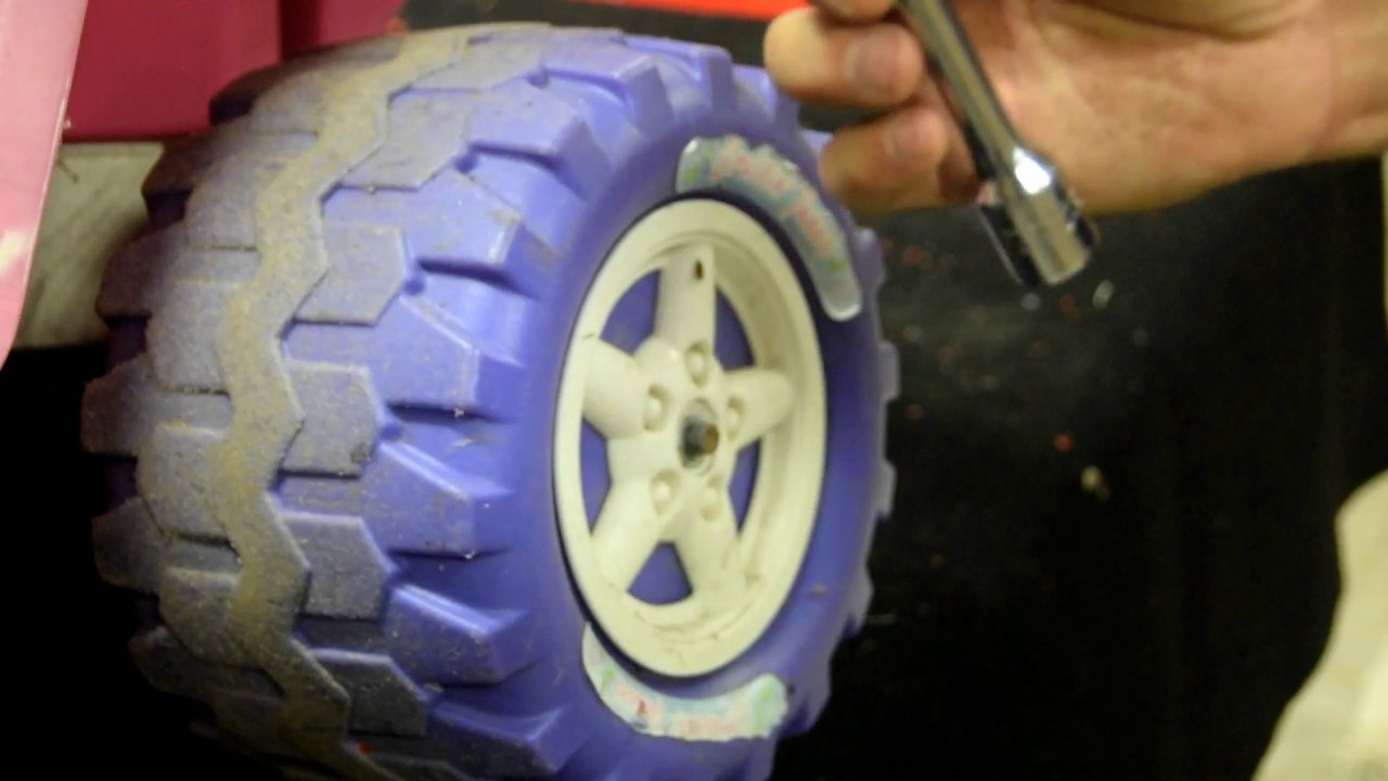 Как снять игрушечный каток Powerwheels