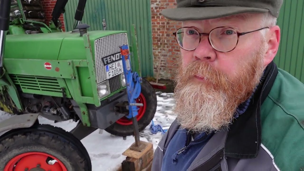 Fendt Farmer 105s: Wartung, Abschmieren nach Plan -- Ersetzen defekter Schmiernippel -- Teil 1