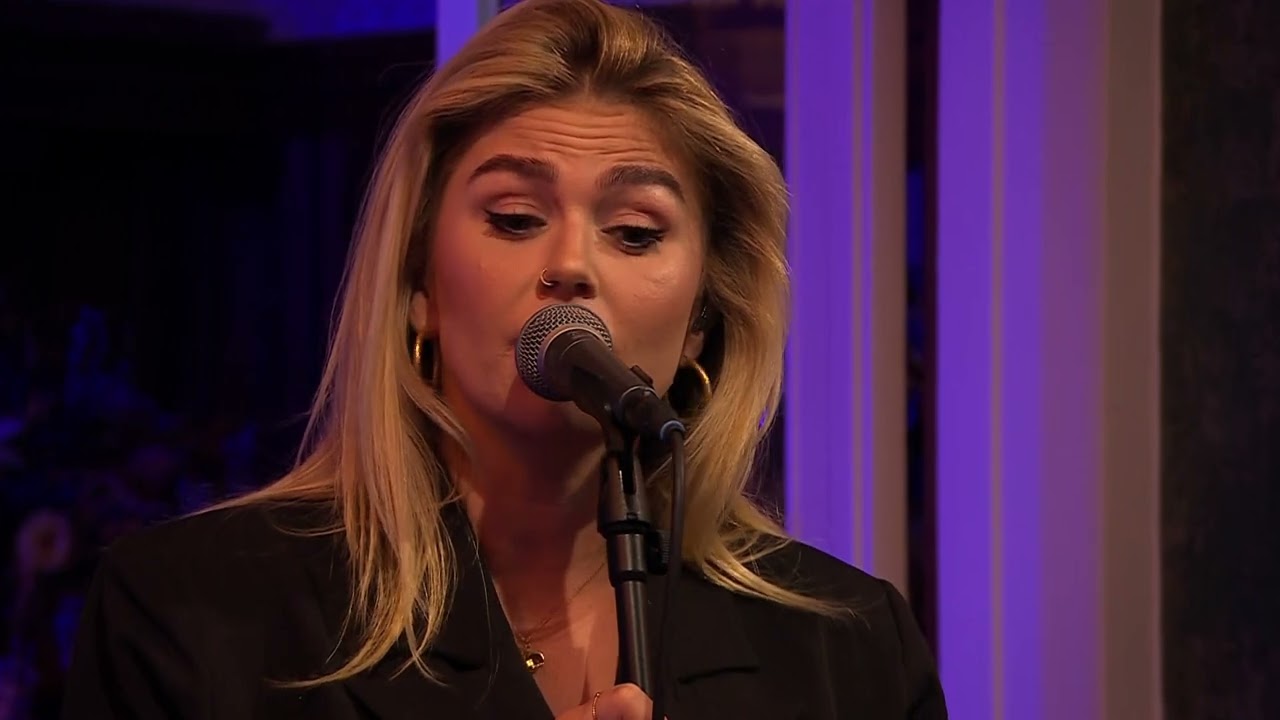VUUR van de Vrijheid - Roxeanne Hazes 'Als het net even anders was gegaan' van Herman van Veen(2024)
