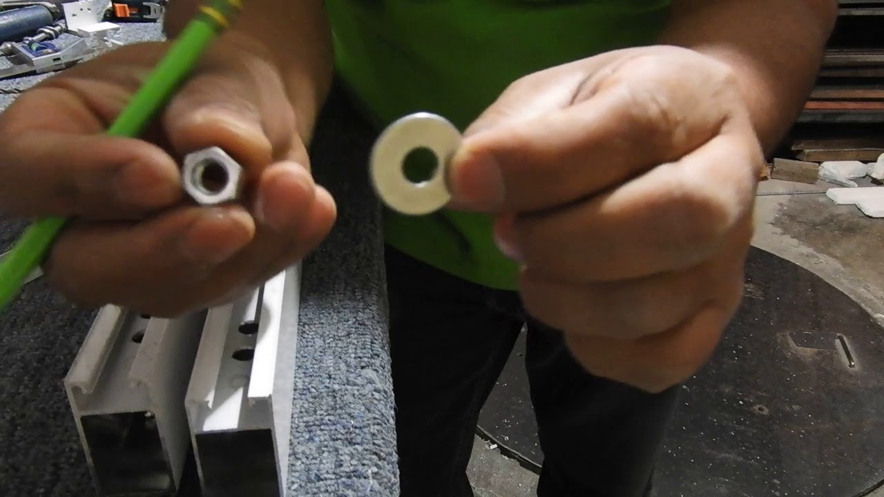 puerta ligera donde perforar para colocar un tensor o esparrago