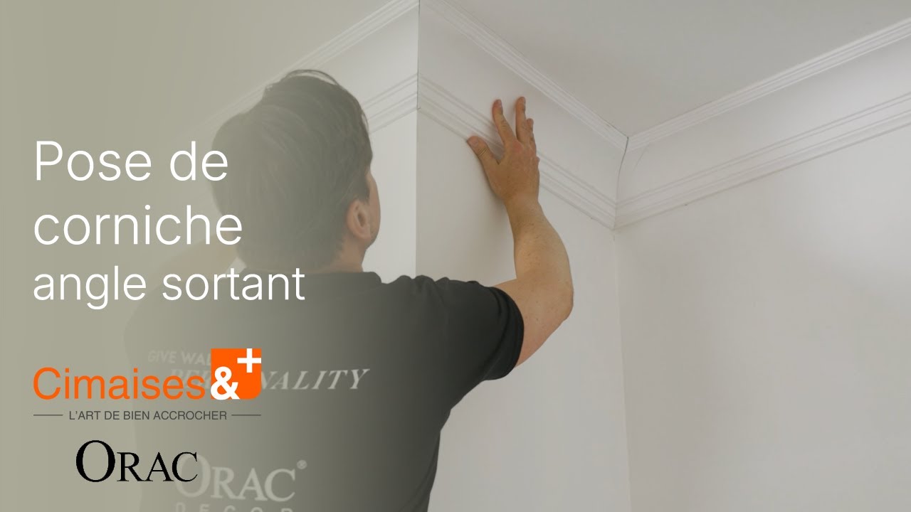 Comment découper et poser une corniche de plafond avec angle sortant