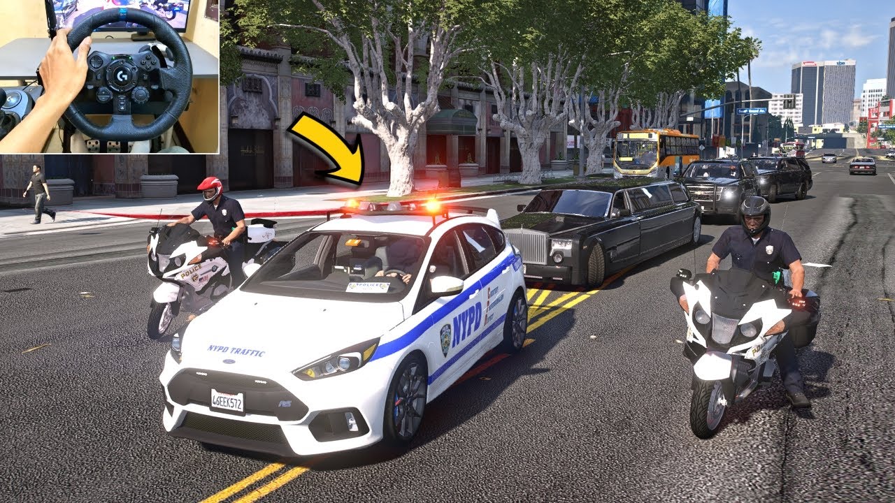 GTA 5 Playing as Police Officer Escorting VIP Limousine - Steering Wheel Gameplay