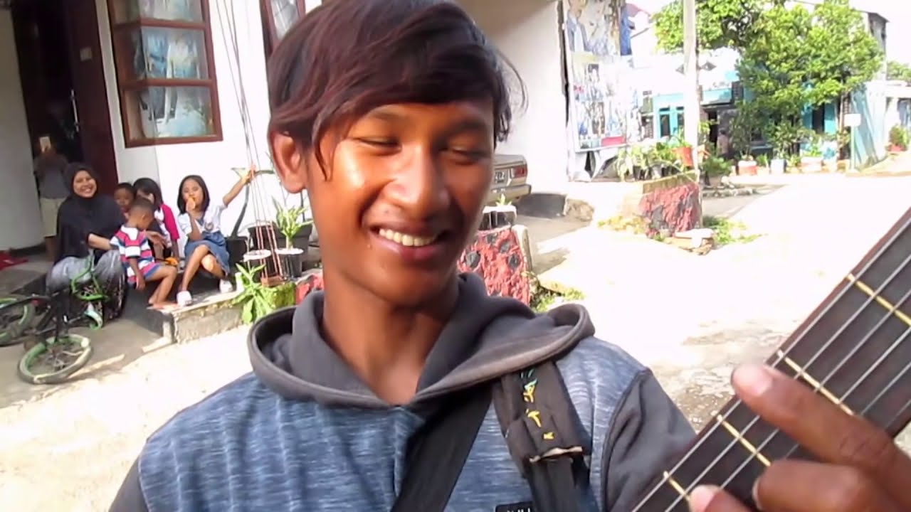 WOW, LAGU DANGDUT VERSI PENGAMEN SUARA EMAS