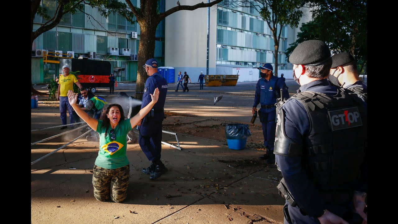 Governo de Brasília desmonta acampamentos  pró-Bolsonaro na Esplanada