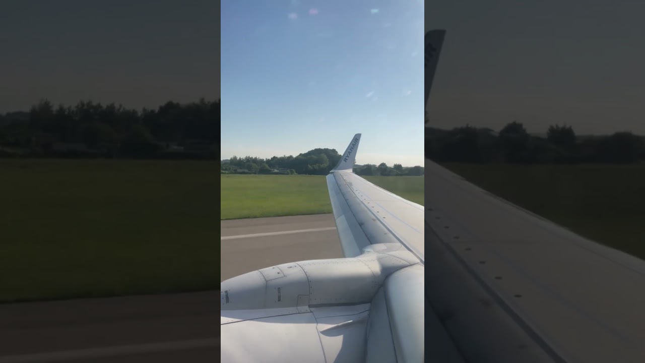 HARD LANDING AT GDANSK✈RYANAIR BOEING 737🟨🟦 #ryanair #landing #hard  #aviation #gdansk