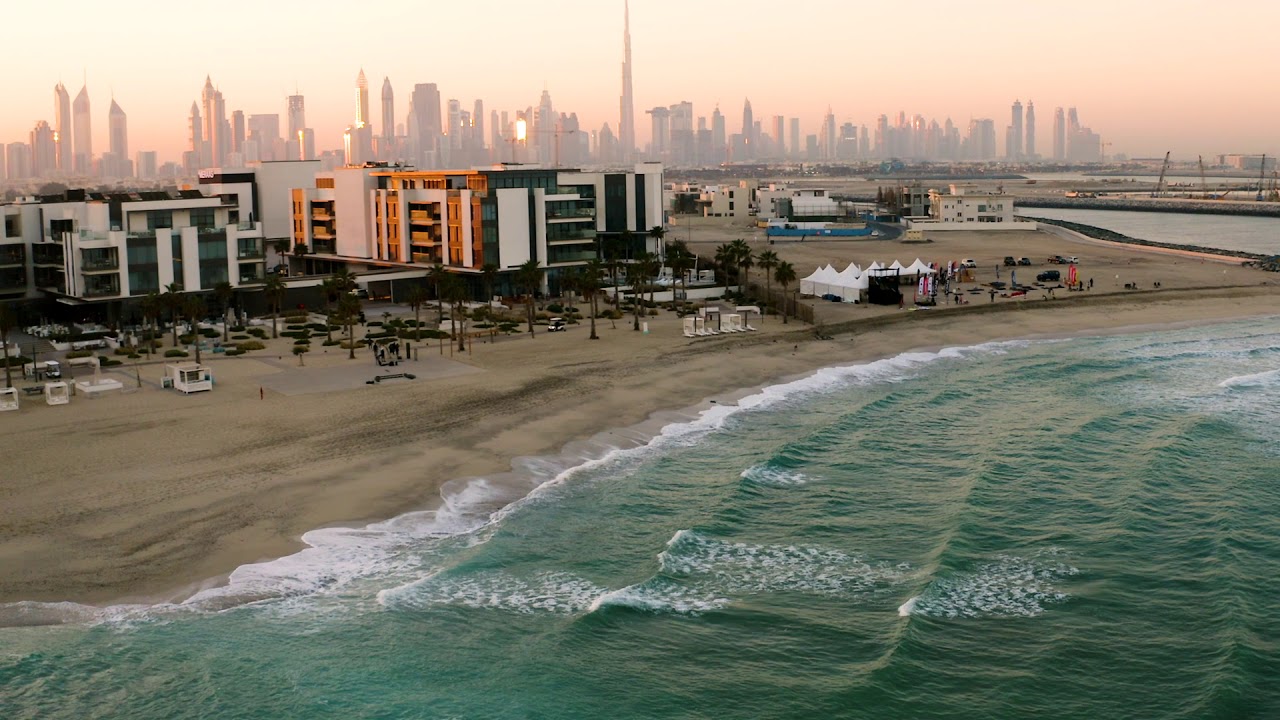 Travel Guide Dubai, United Arab Emirates - Surfing in Dubai