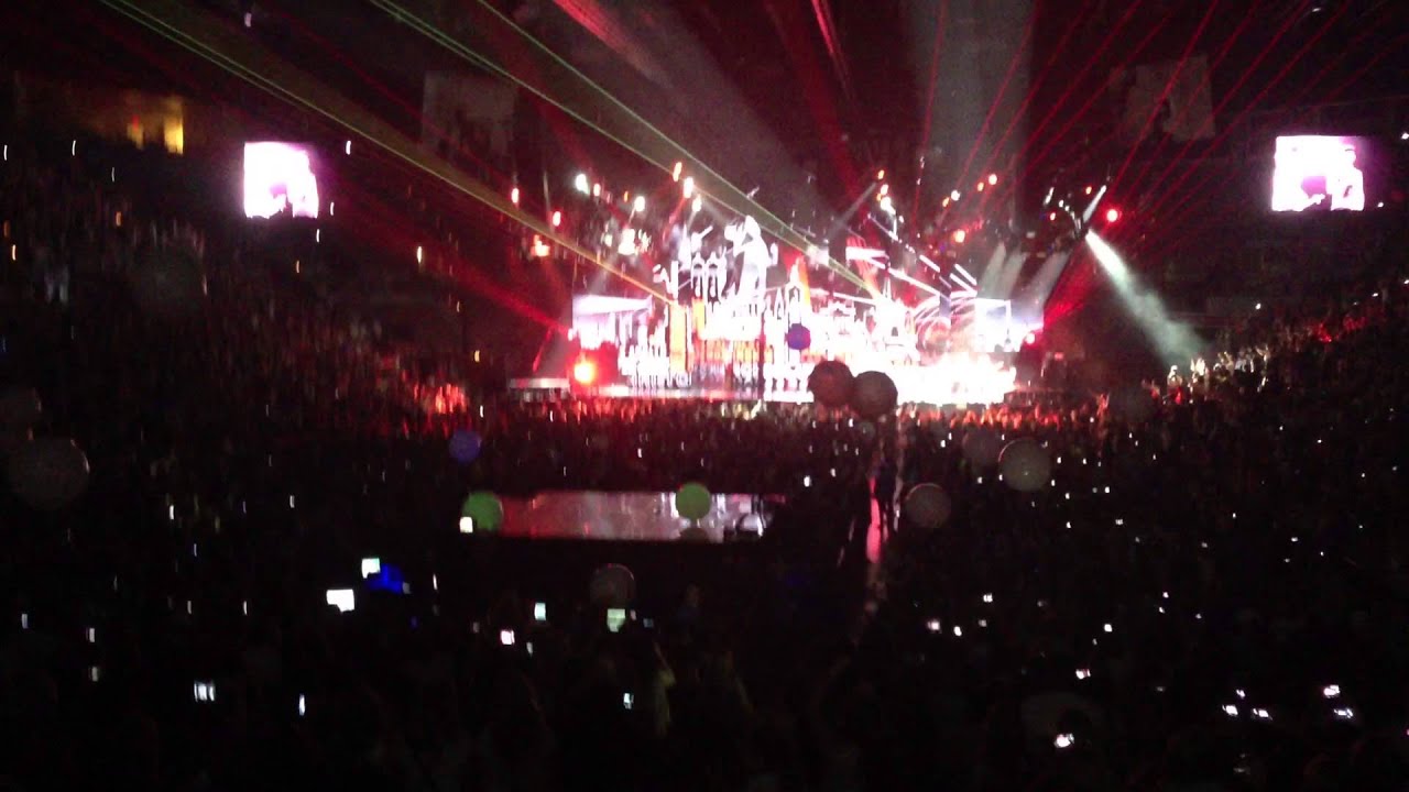 One Direction - What Makes You Beautiful - Take Me Home Las Vegas 8/2/13