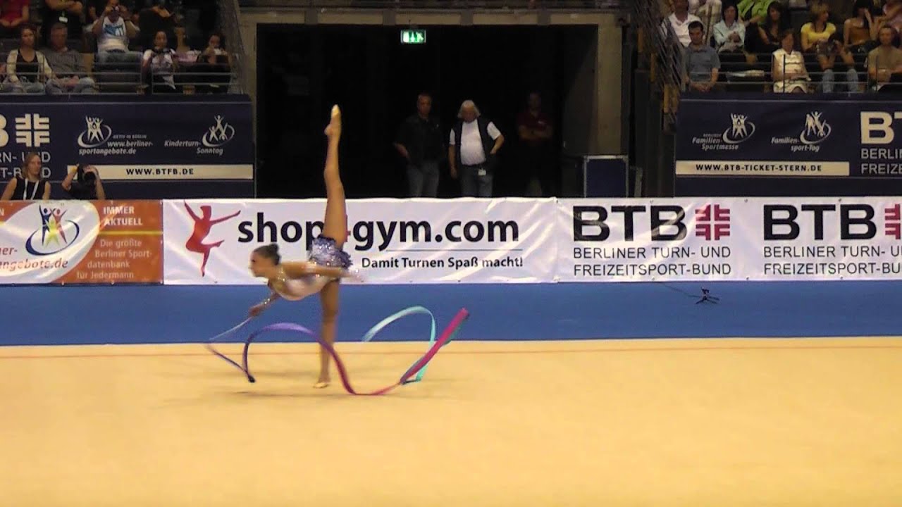 Berlin Masters 2011: Evgeniya Kanaeva with ribbon