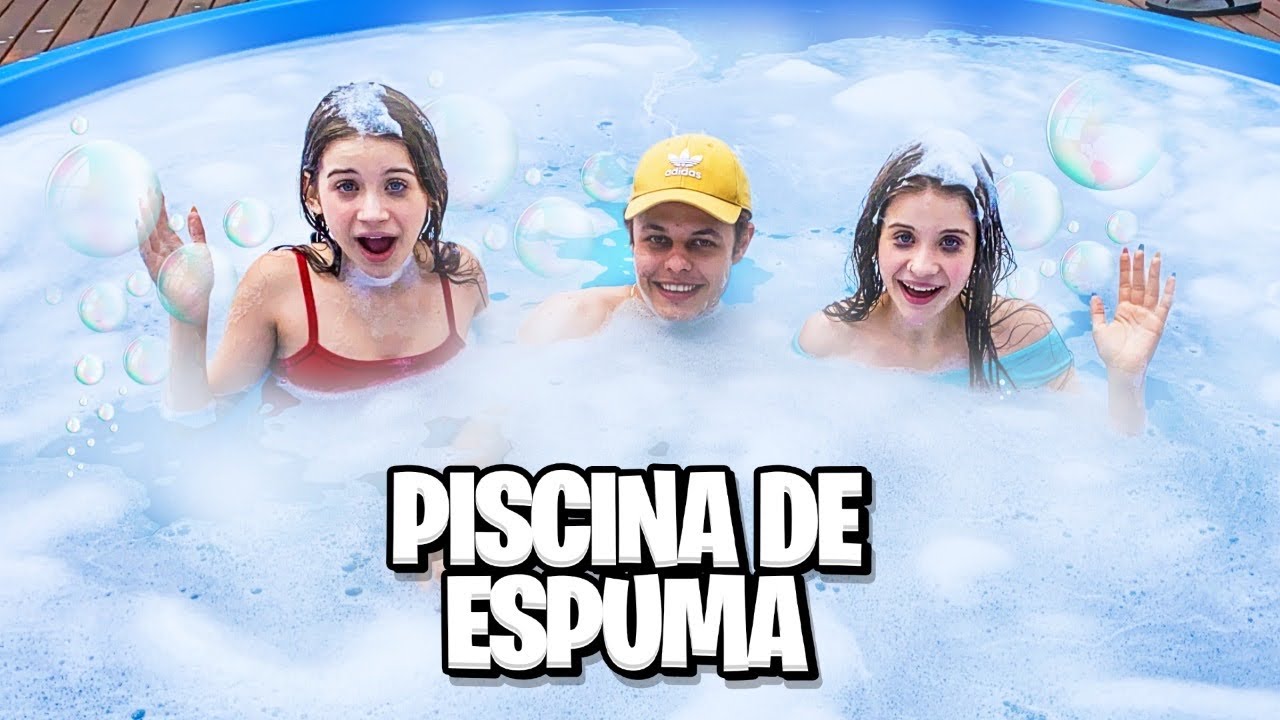 TRANSFORMAMOS NOSSA PISCINA EM UMA BANHEIRA DE ESPUMA GIGANTE!!