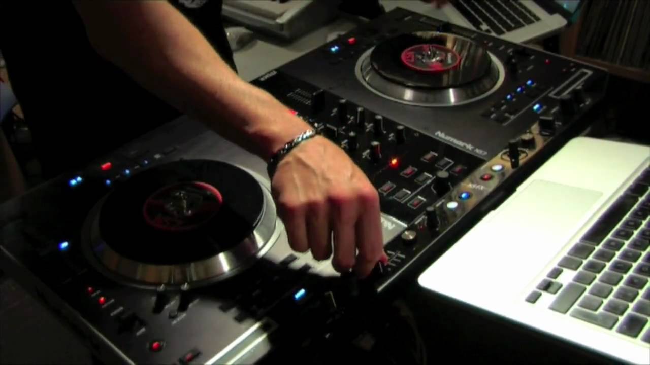 DJ CERLA ON THE NUMARK NS7: SCRATCHSYNTH